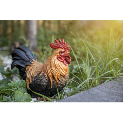 Statue de coq accroupi