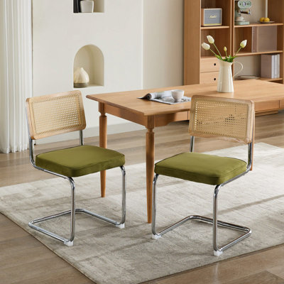 Ensemble de 2 chaises de salle à manger de style Mid-Century moderne, chaises d'appoint en velours avec dossier en canne naturelle et base en acier inoxydable chromé, célèbres chaises conçues par Breuer, chaises de cuisine rembourrées en rotin, vert olive