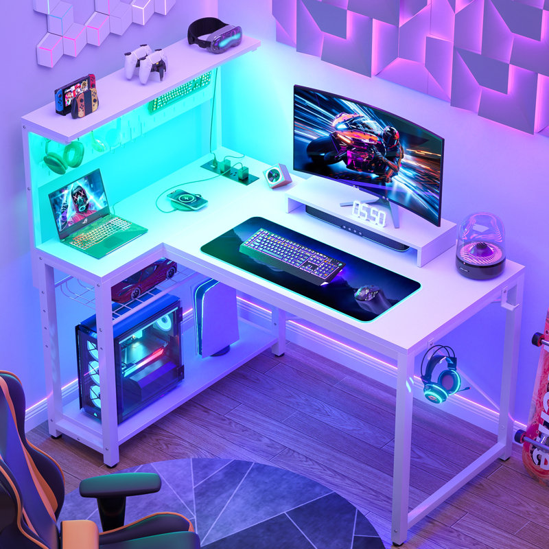 Bureau de jeu en L Alexxander de 43 po avec rangement, prise de courant, bande DEL et support pour écran, Blanc