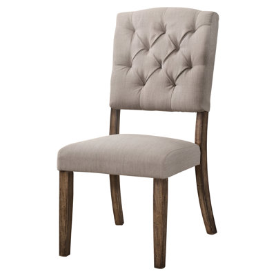 De 2 chaises d'appoint en lin beige et chêne vieilli. Conception élégante à haut dossier. Siège rembourré confortable. Fabrication. Pieds en bois. Chaise de salle à manger polyvalente. Profondeur du siège de 20 po. Hauteur de 18 po. Poids de 220 l