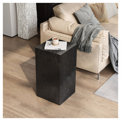 Table de bout MGO à colonne carrée aspect bois, H27,75 po, finition vieillie d'aspect bois, mélange avec différentes hauteurs, utilisation à l'intérieur ou à l'extérieur, couleur noire