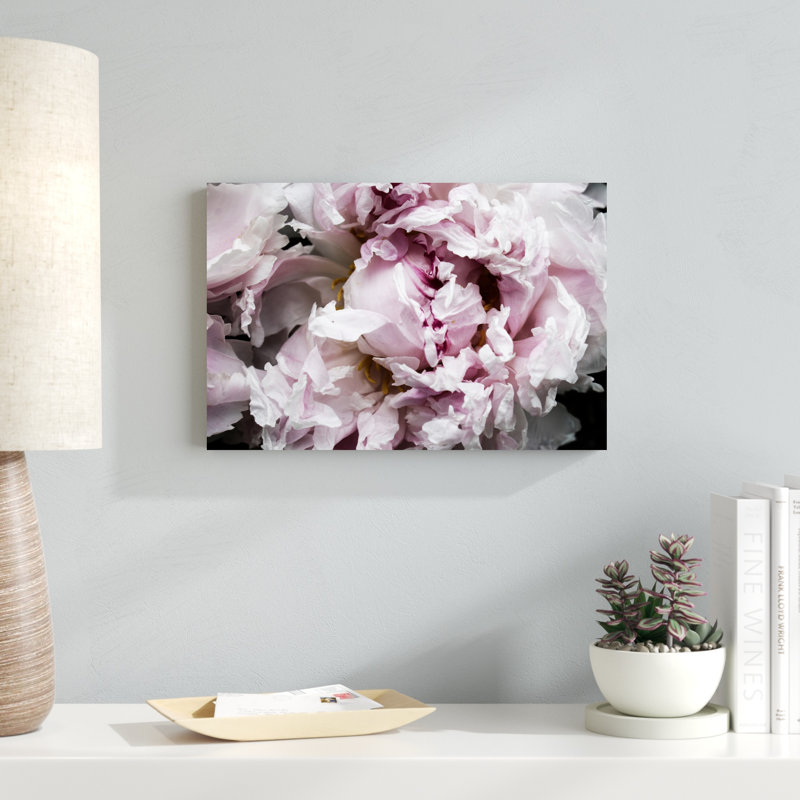 «Pink Peony Passion II» par Irena Orlov - photographie sur toile tendue, H 12 po x l 18 po