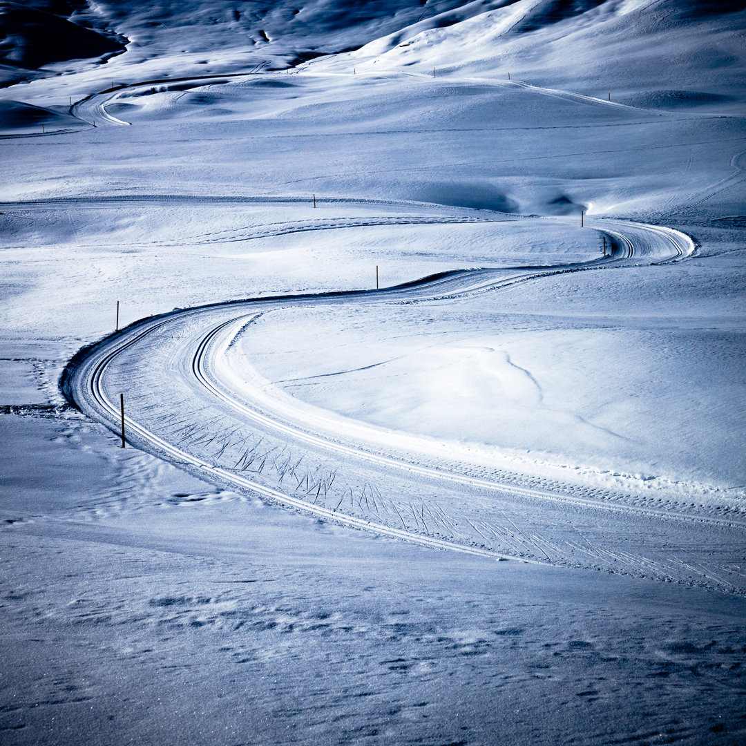 Winter Winding Country von MoreISO - Druck auf Leinwand ohne Rahmen