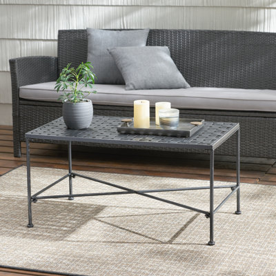 Table d'extérieur en fer au fini argent brossé noir, l 36,95 po x H 18 po x P 20,75 po, rehausse le niveau de confort thermolaqué - teinte, H 20,75 po x P 18 po, centre de table attrayant