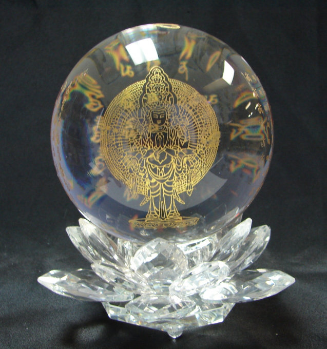 Sphère à mille bras Kuan Yin avec support en cristal Lotus