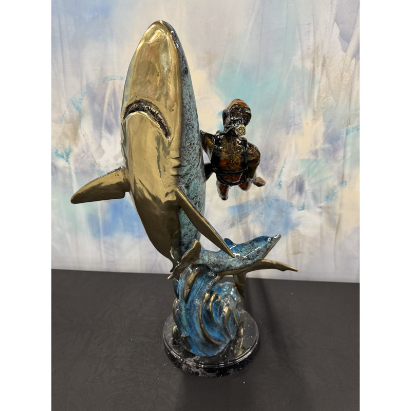 Sculpture No Fear Dessous en bronze coulé