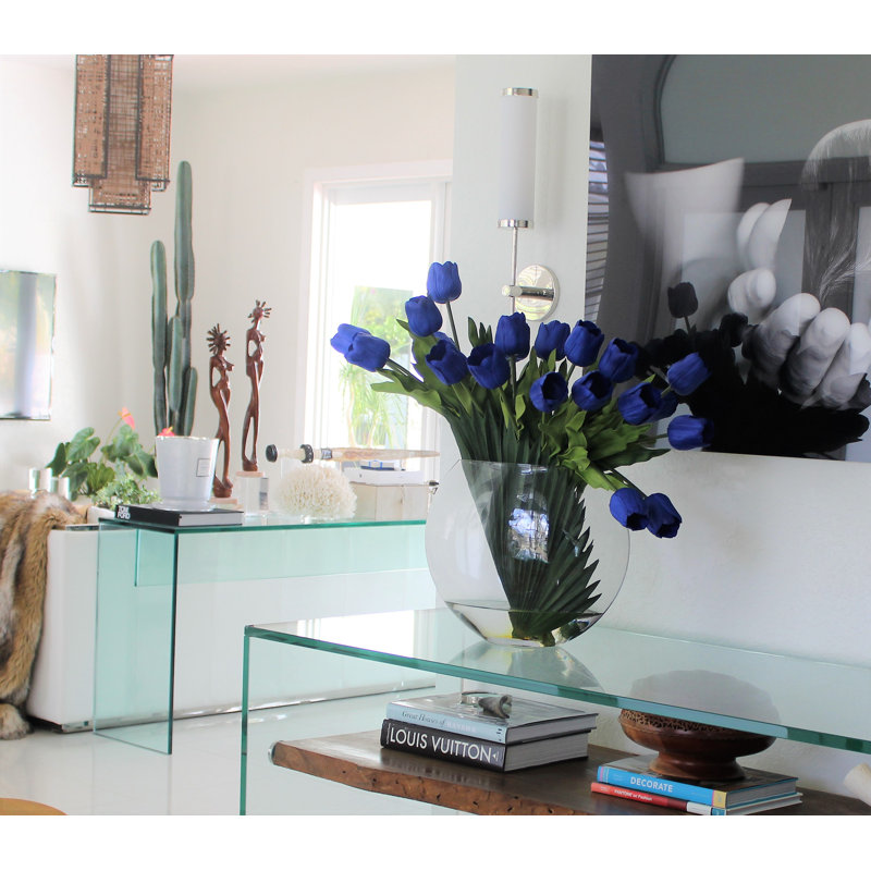 Vase en lune avec tulipes blanches, Bleu