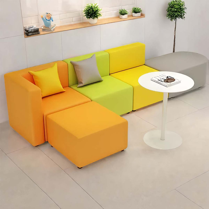 Combinaison de sièges de salon dans le salon