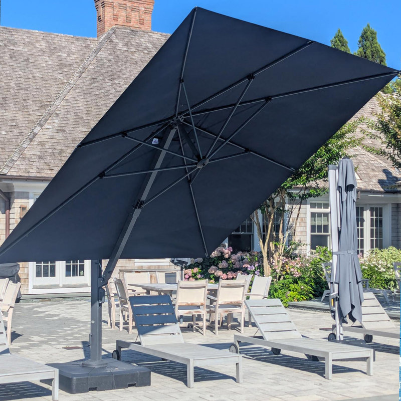 Parasol en porte-à-faux carré avec base Mcelfresh, gris, gris, H 108 po x l 132 po x P 132 po