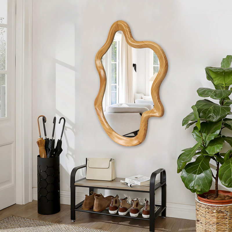 Miroir mural de forme irrégulière avec cadre en bois naturel