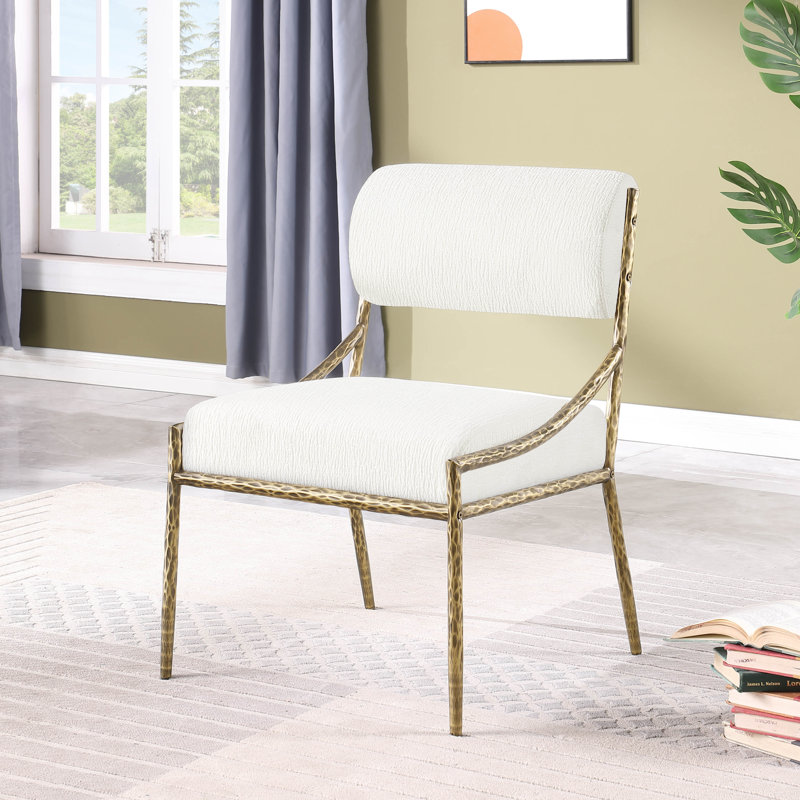 Chaise d'appoint rembourrée Bastille, Tissu chenille crème, Laiton brossé