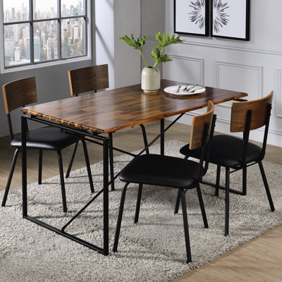 Table de salle à manger de style industriel avec base luge en métal et plateau en bois massif de l 28 po x l 47 po de style industriel. Chêne et différence de couleur noire.