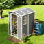 Remise grise spacieuse avec rangement, conception moderne pour le jardin