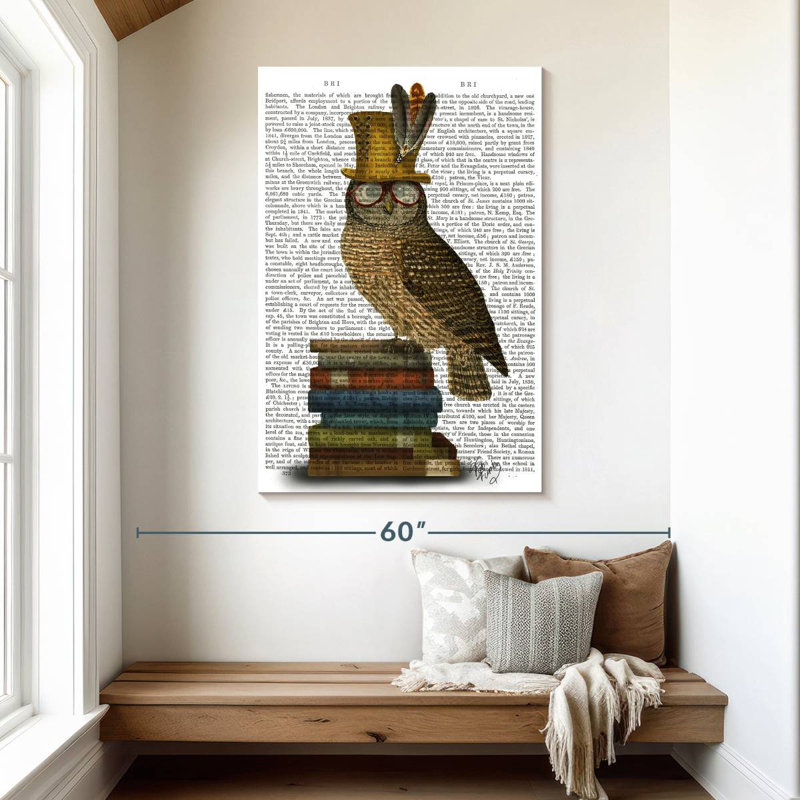 Chouette rieuse sur des livres, H 48 po x l 32 po