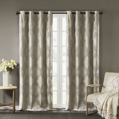 Panneau de rideau simple occultant 50 po x 84 po Bentley Taupe Ogee