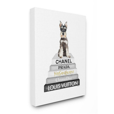 Adorable chien assis sur une pile de livres de mode Glam neutre par Amanda Greenwood - impression sur bois