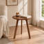 Cette petite table d'appoint ronde en chêne massif peut être utilisée comme table basse ou table de chevet. Il est facile à placer et à installer dans le salon, la chambre à coucher ou le balcon.