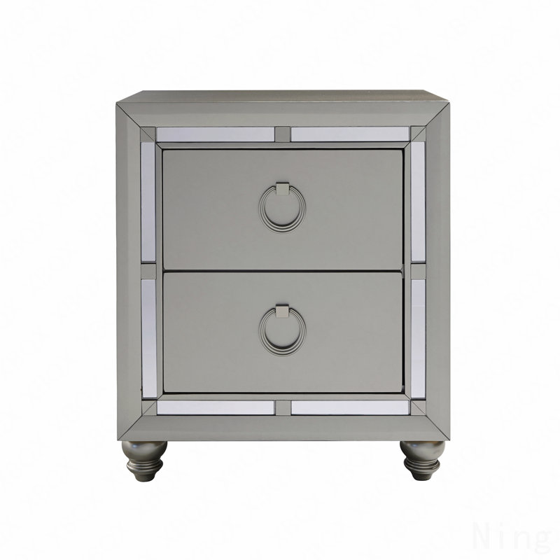 Table de chevet argentée