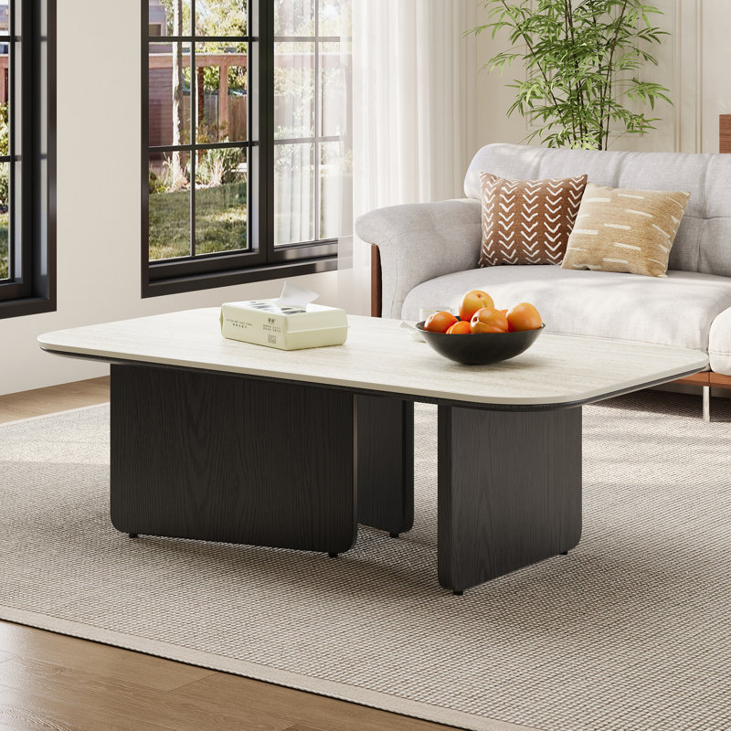 Table basse de 130 cm en bois noir avec dessus en pierre, pieds réglables en noyer et surface en pierre frittée beige, Beige