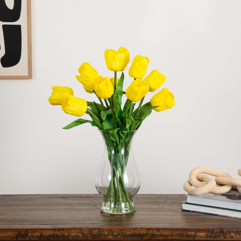 Concorde 21 po Arrangement de tulipes artificielles dans un vase en verre