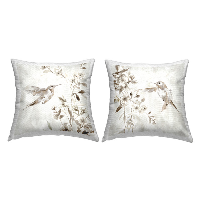 Ensemble de 2 coussins d'extérieur à imprimé colibris et fleurs ivoires par Carol Robinson