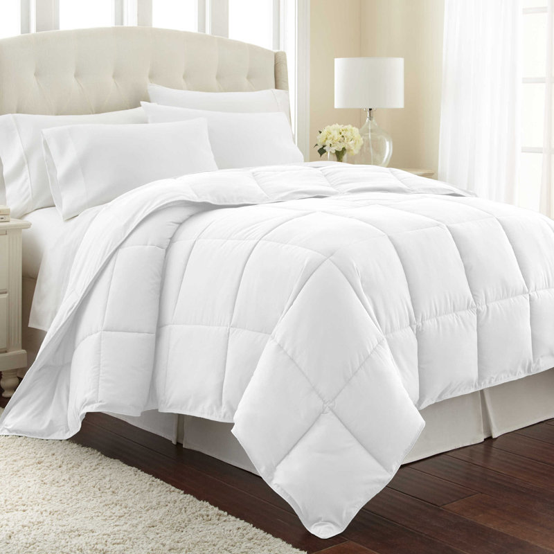 Couette alternative au duvet Vilano de Southshore Fine Linens, 240 g/m², en microfibre doublement brossée, grande taille toutes saisons, avec piquage en carreaux, bords passepoilés et attaches aux coins, King/California King, blanc éclatant