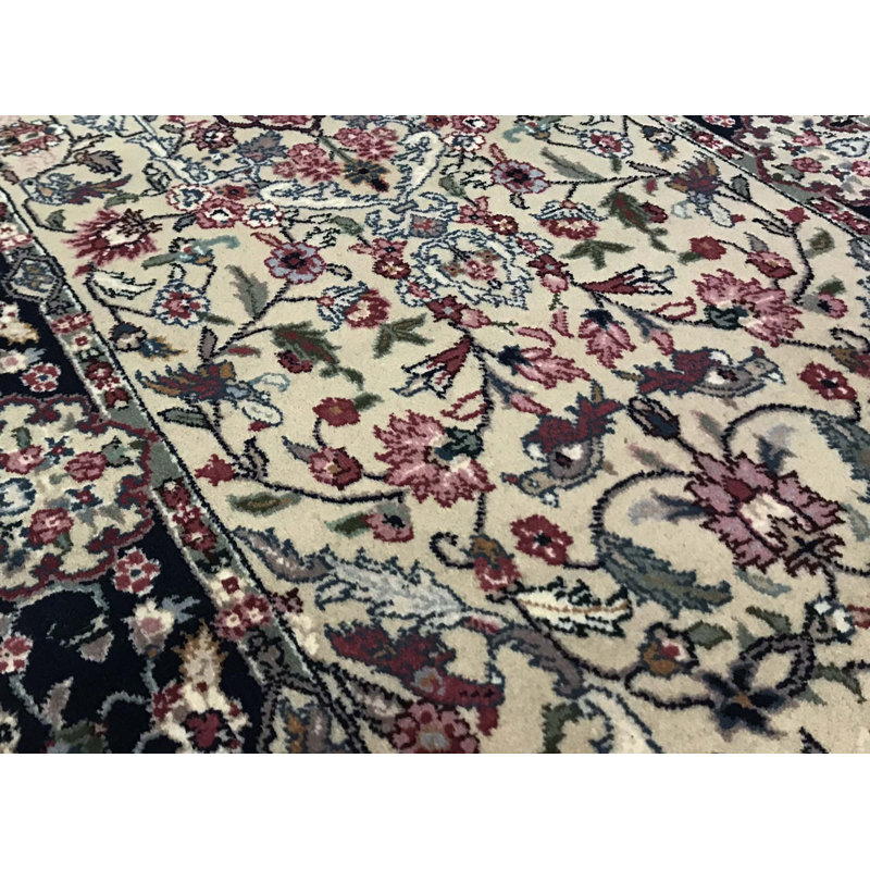 Chemin de table beige, noir et rouge noué à la main de haute qualité