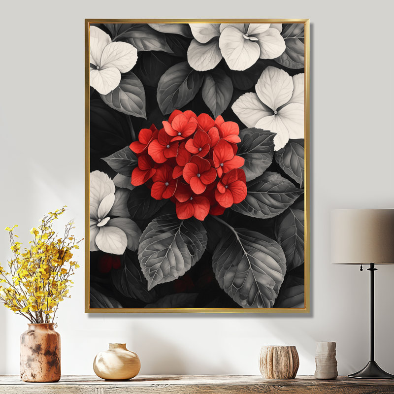 «Hortensias monochromes avec décorations de pétales rouges II», impression sur toile encadrée, H 20 po x l 12 po, Doré