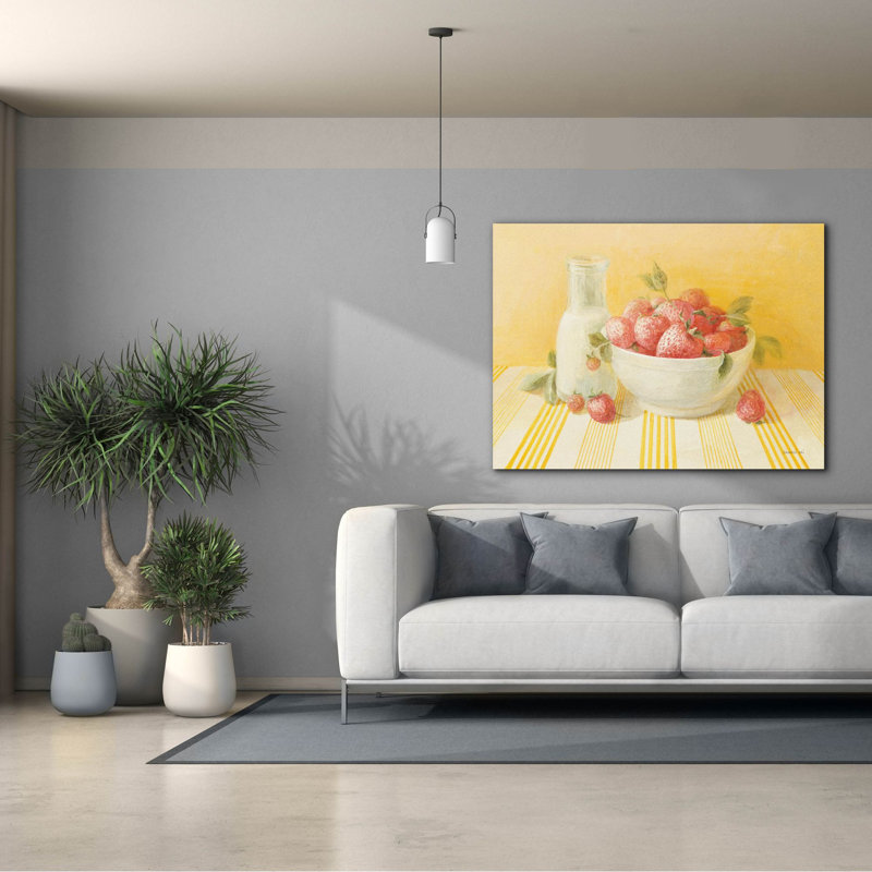 «Strawberries And Cream» par Danhui Nai, art mural sur toile, H 40 po x l 54 po x P 1,5 po