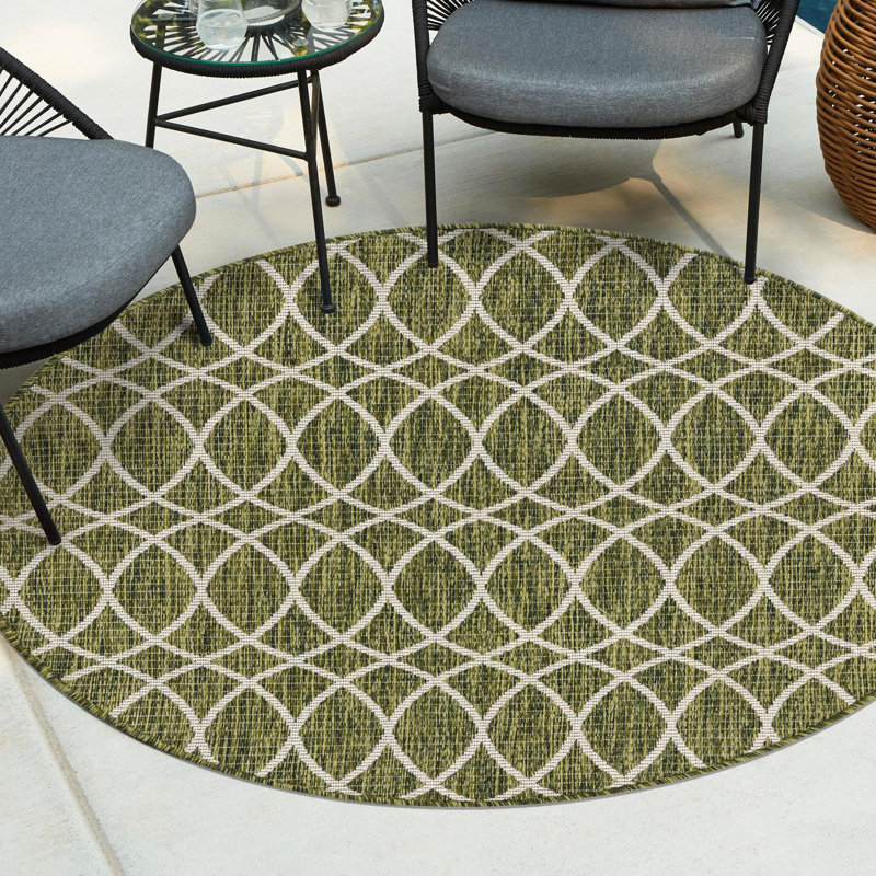 Geometric Indoor/Outdoor Area Rug in Green, Round 3'