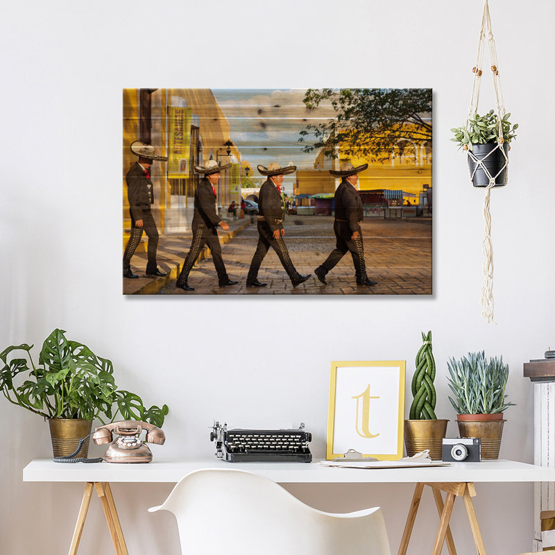 «Mariachi in Mexico III» par Matteo Colombo - peinture sur bois sans cadre, H 26 po x l 40 po x P 1,5 po
