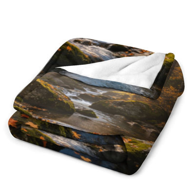Jeté en flanelle Autumn Forest Stream, couverture douce et chaude pour le canapé-lit du salon