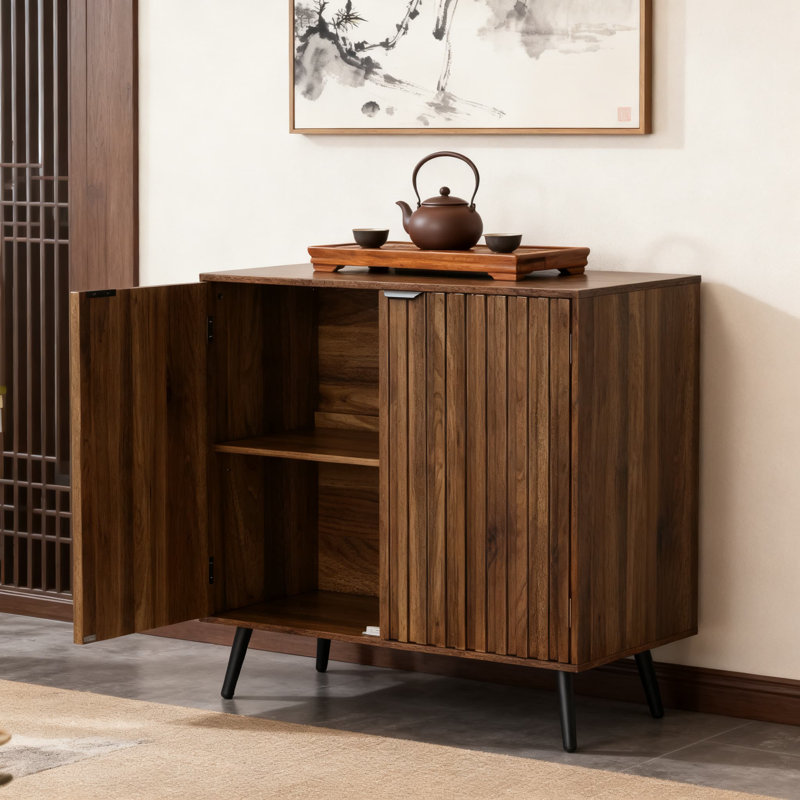 Buffet Mid-Century moderne avec portes cannelées et pieds en métal, buffet de rangement polyvalent avec tablette réglable pour le salon, la salle à manger et la cuisine