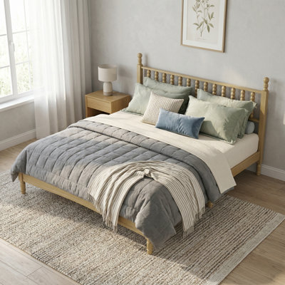 Ce très grand lit plateforme en bois massif est composé de bois naturel chaud et doux pour la peau. Avec son embellissement minimal, il dégage une beauté naturelle et rustique.