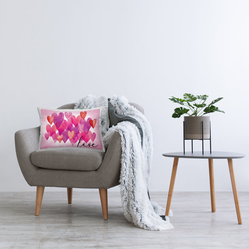 Coussin décoratif imprimé Love with Layered Hearts par Nicole DeCamp