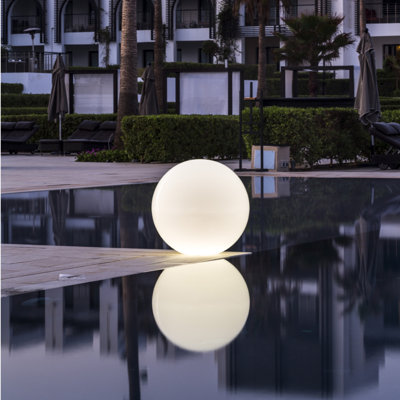 Lumière flottante extérieure à DEL Globe