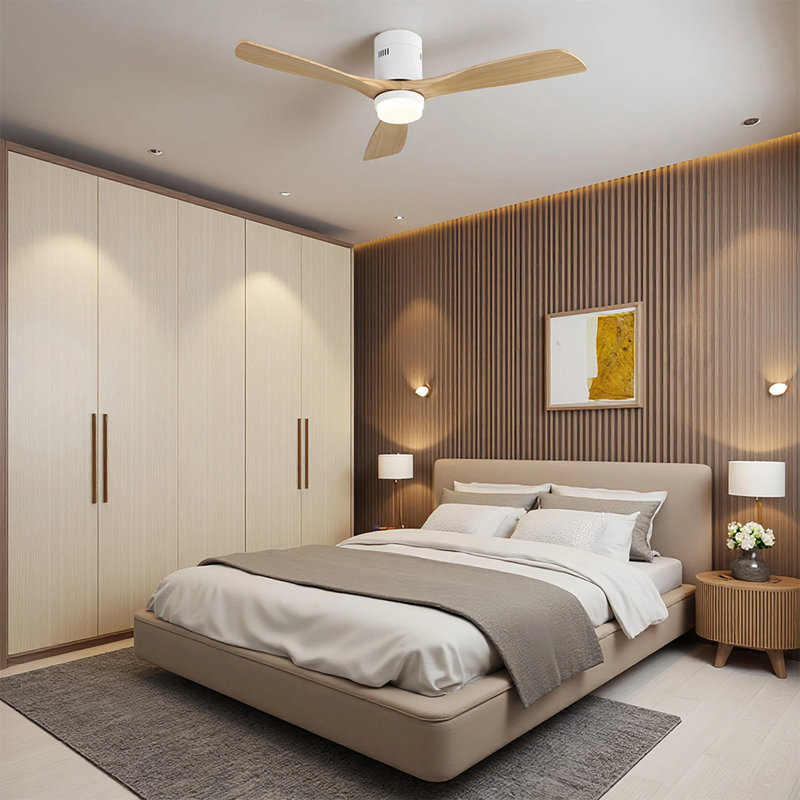  Ventilateur de plafond 52 po avec lumière DEL et moteur à courant continu réversible Airys, Blanc / Chêne