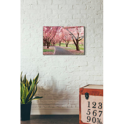 «Cherry Parade» par Katherine Gendreau, art mural en verre acrylique