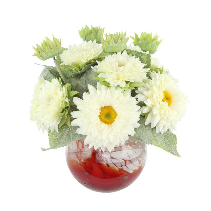 Tournesols disposés dans un vase en verre, Chenille kaki
