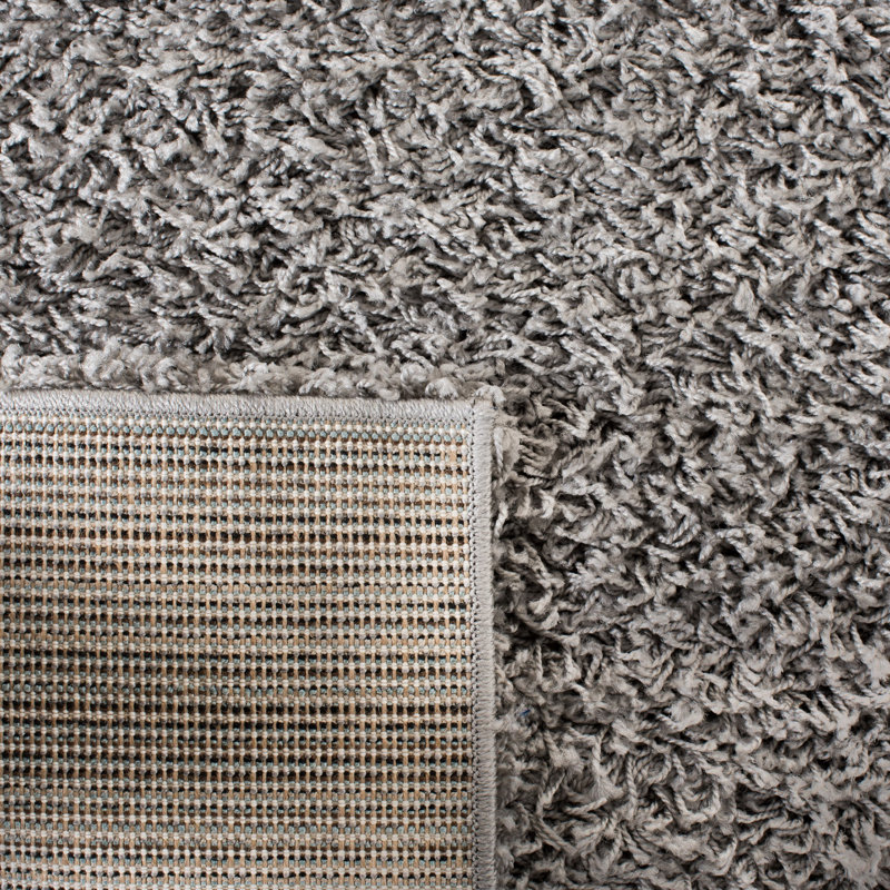 Tapis gris clair en polypropylène tissé à la machine Ashleigh-Marie, Tapis de couloir 2 pi 3 po x 10 pi