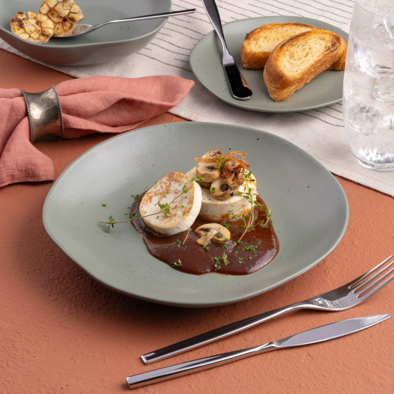 Assiette plate en porcelaine EARTH MIST GREEN | Forme inégale | Va au micro-ondes et au lave-vaisselle, 6.29", Vert brume
