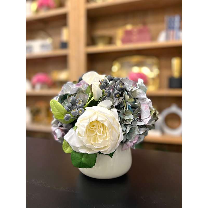 Arrangement floral d'hortensias, de pivoines et de bleuets en pot, H 10 po x l 10 po x P 10 po