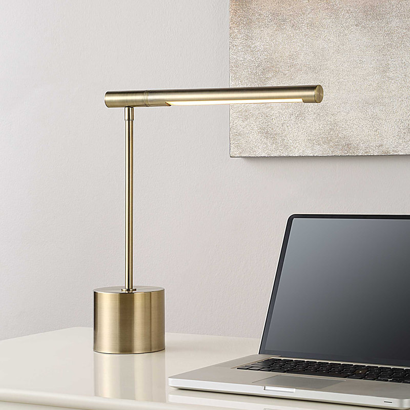 Lampe de bureau riche avec détails, lumière DEL intégrée, Laiton