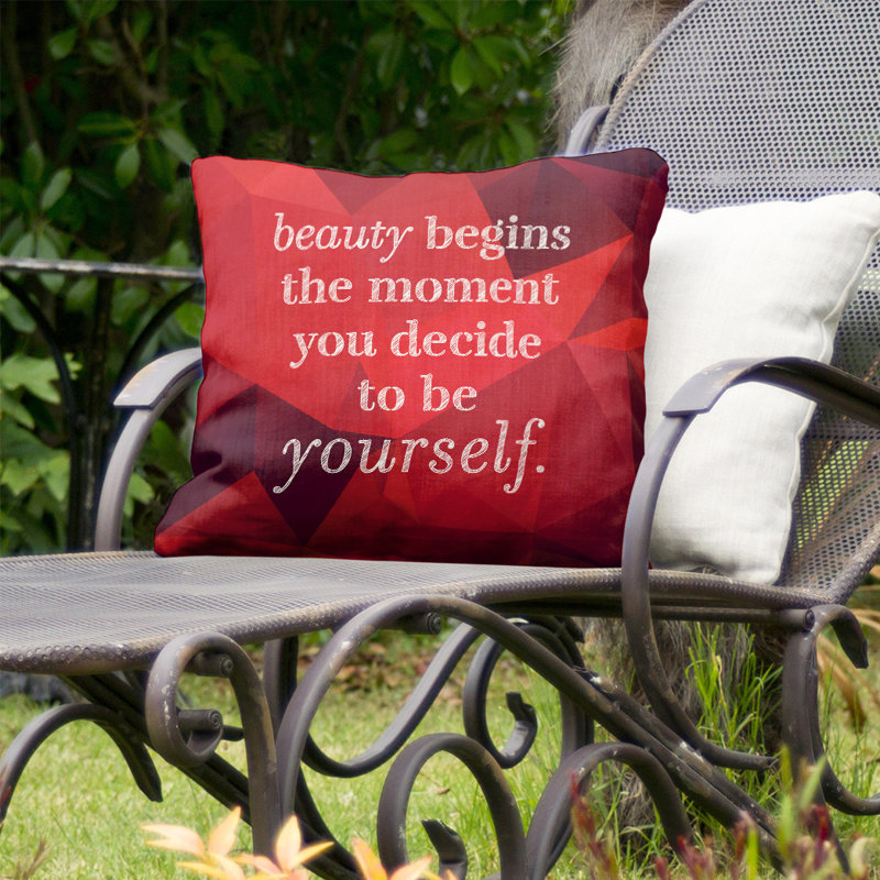 Coussin intérieur / extérieur True Beauty, 16 po x 16 po, Rubis, Géométrique