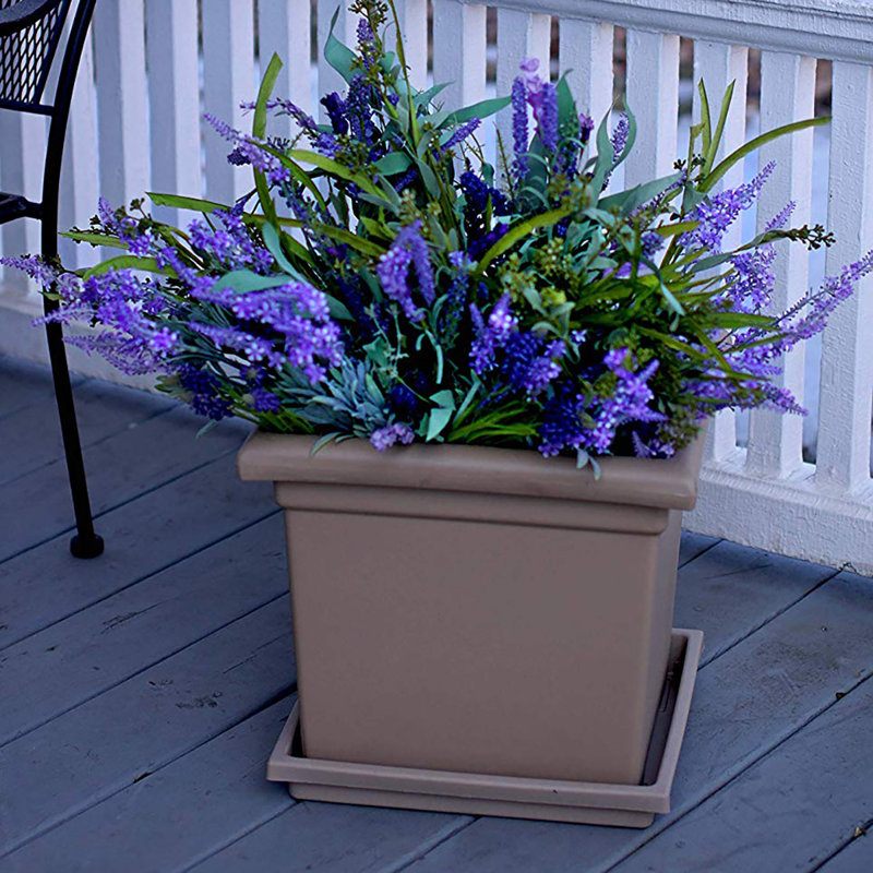 Pot à fleurs en plastique 