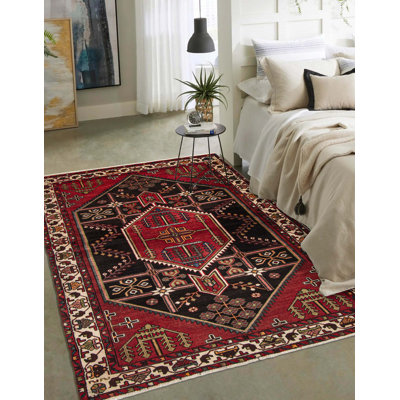 Tapis noir Anadol 4 pi 2 po x 6 pi 10 po
