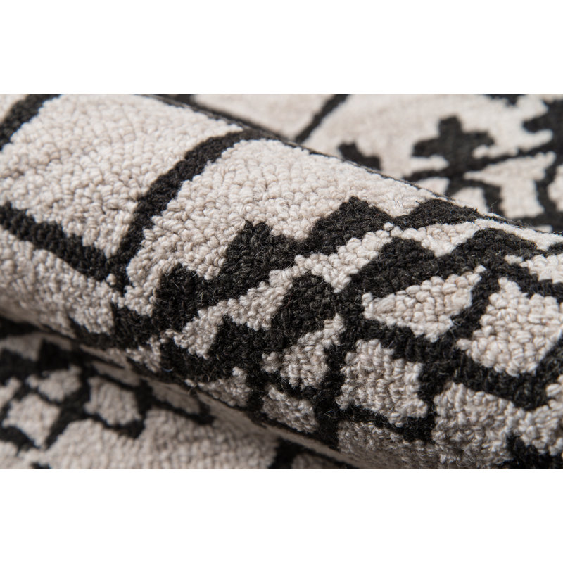 Tahoe Wool Southwestern Area Rug in Black/Gray, Rectangle 5' x 8'