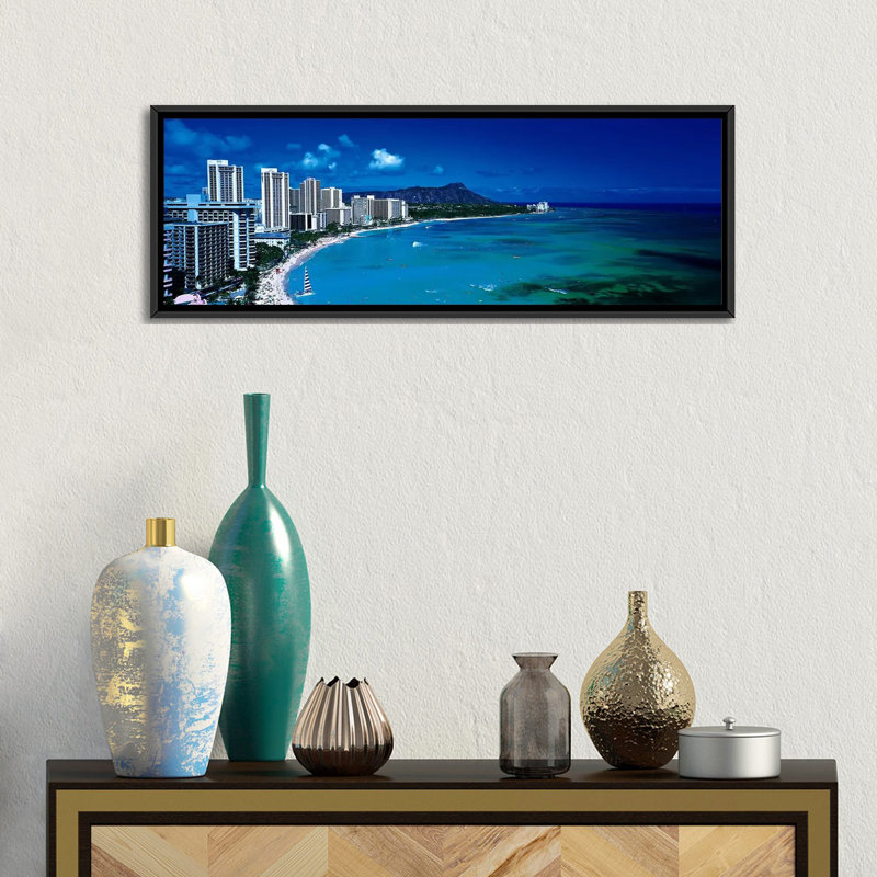 «Panoramic Waikiki Beach Honolulu Oahu Hi», reproduction de photo sur toile, H 24 po x l 72 po x P 1,5 po, Cadre noir