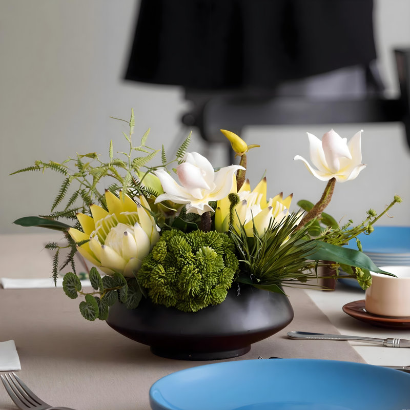 Ornements de fleurs simulées