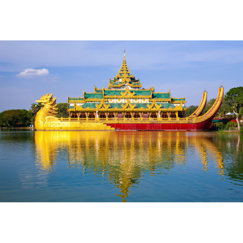 Creight Karaweik Palace, Yangon, Myistan par - Photographie de toile tendue, H 12 po x l 18 po